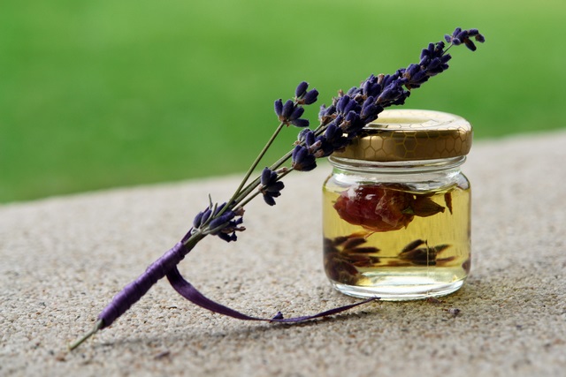 AEA - Aceites Esenciales y Aromaterapia